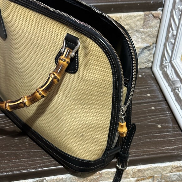 Gently used Dooney & Bourke Panama handbag. - Picture 4 of 9